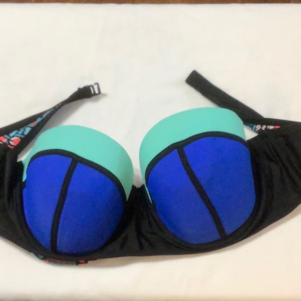 OP bikini top, no straps. Sz(15-17)